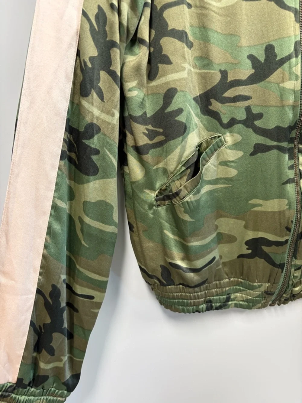 Acacia NY Bomber Jacket Silk Camo - size Medium NWT - Picture 6 of 7